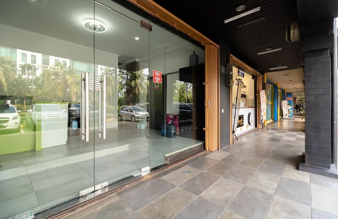 Urbanview Hotel Bizhome Artha Gading Boulevard By Reddoorz-1